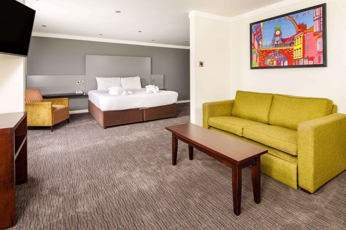 1 bedroom, in-room safe, desk, iron/ironing board