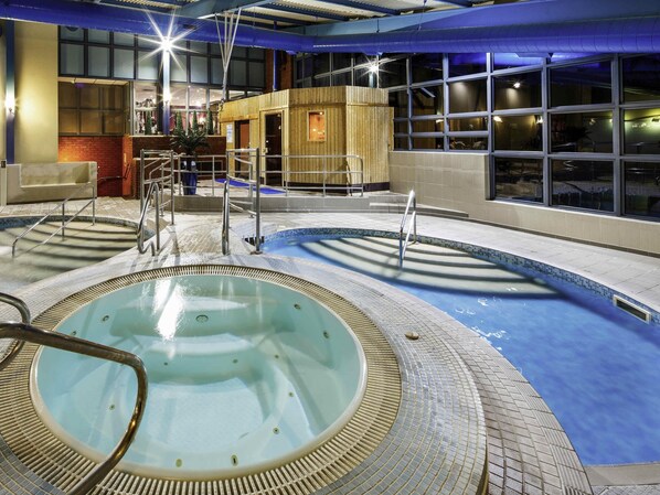 Indoor pool, pool loungers