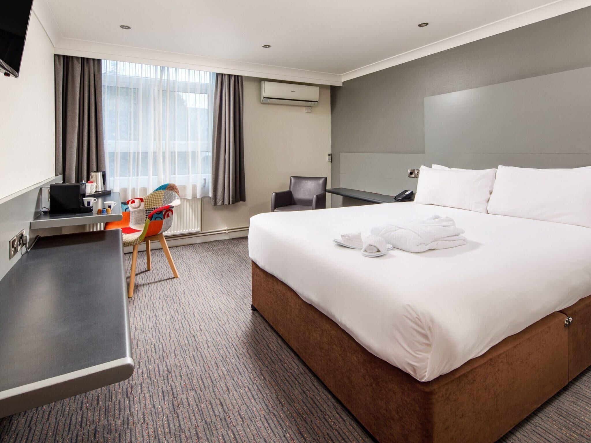 Privilege, Double Room, 1 Double Bed | In-room safe, desk, iron/ironing board, free cribs/infant beds