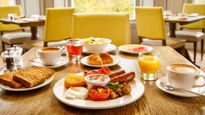 Daily buffet breakfast for a fee - Mercure Chester Abbots Well Hotel (Chester)