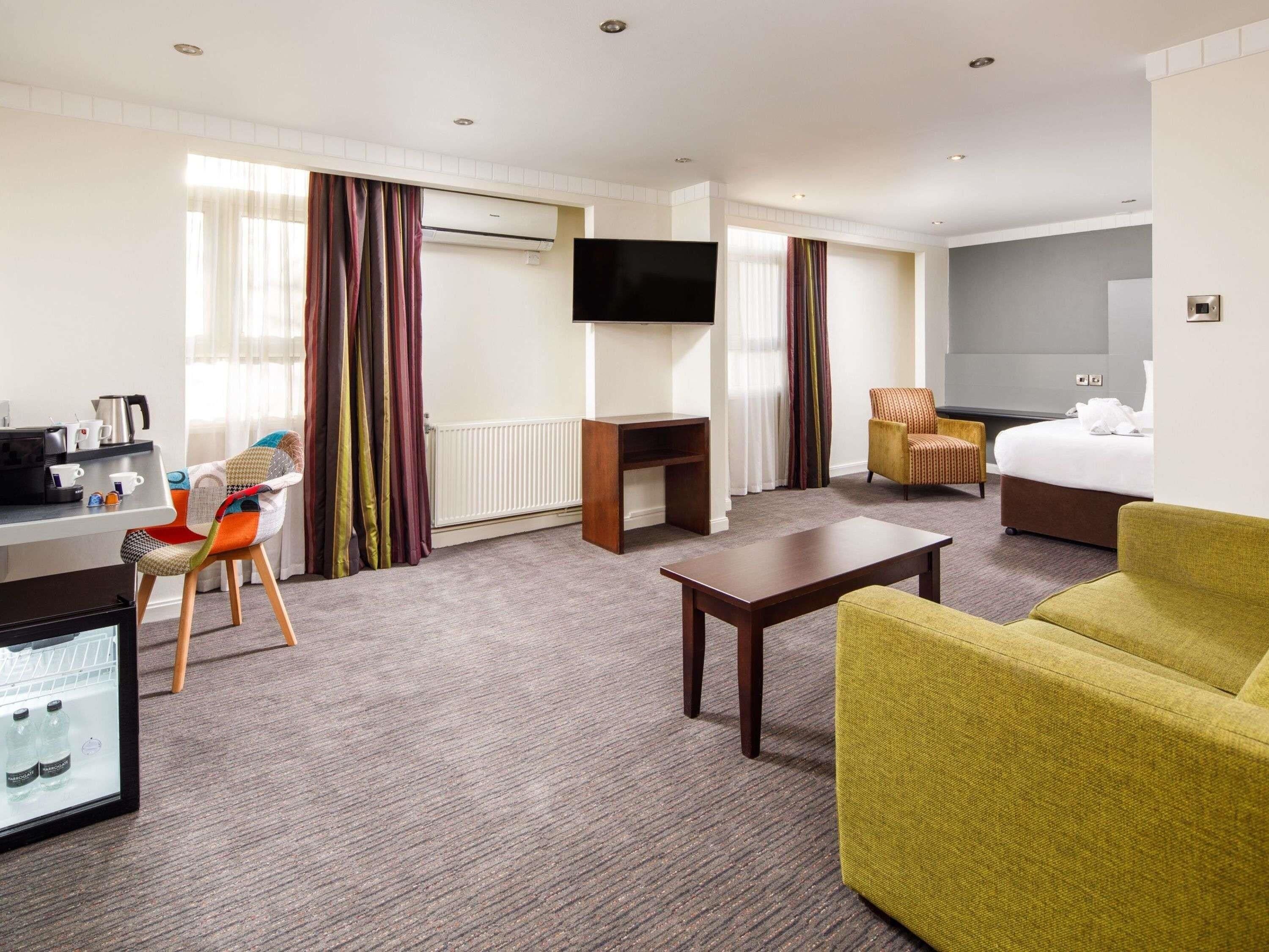 Superior Suite, 1 Double Bed | In-room safe, desk, iron/ironing board, free cribs/infant beds