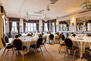 Banquet hall - The Hog's Back Hotel & Spa Farnham (Farnham)