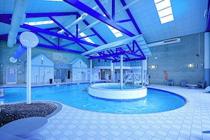 Indoor pool, sun loungers