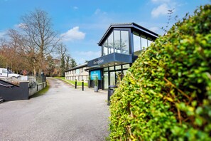 Exterior - Gloucester Robinswood Hotel by Sunday (Gloucester)