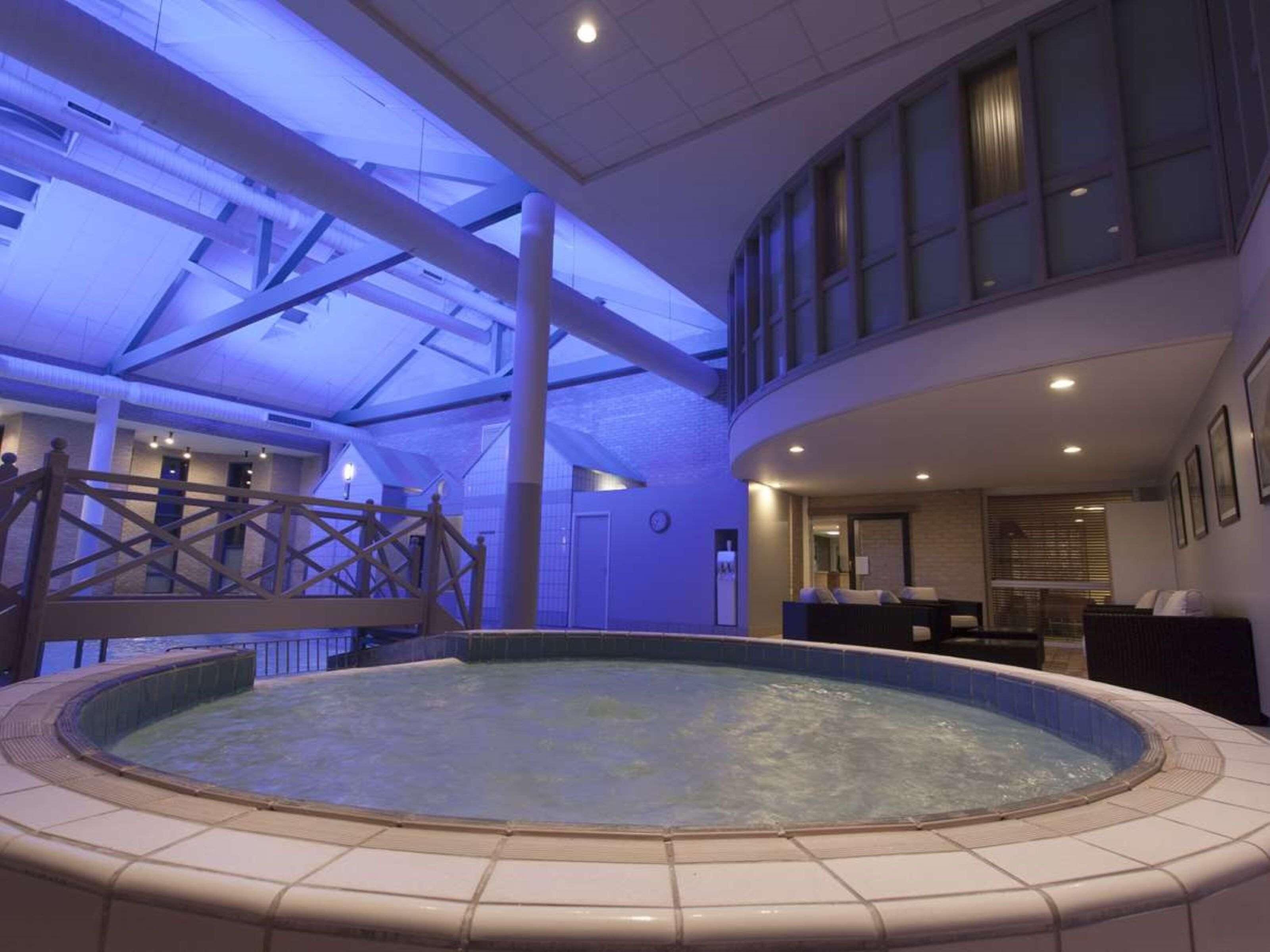 In-room safe, desk, laptop workspace, soundproofing