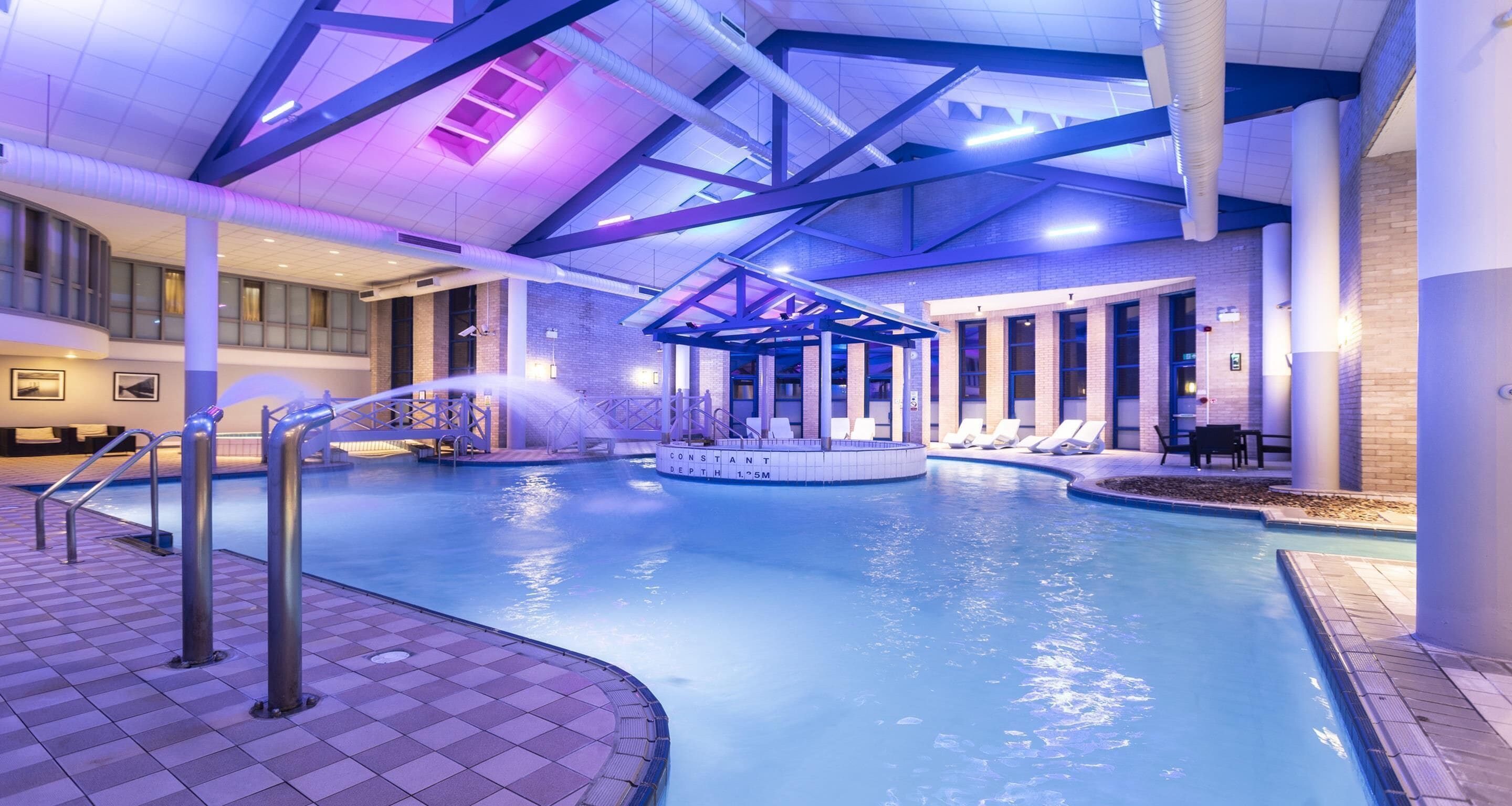 Indoor pool, sun loungers