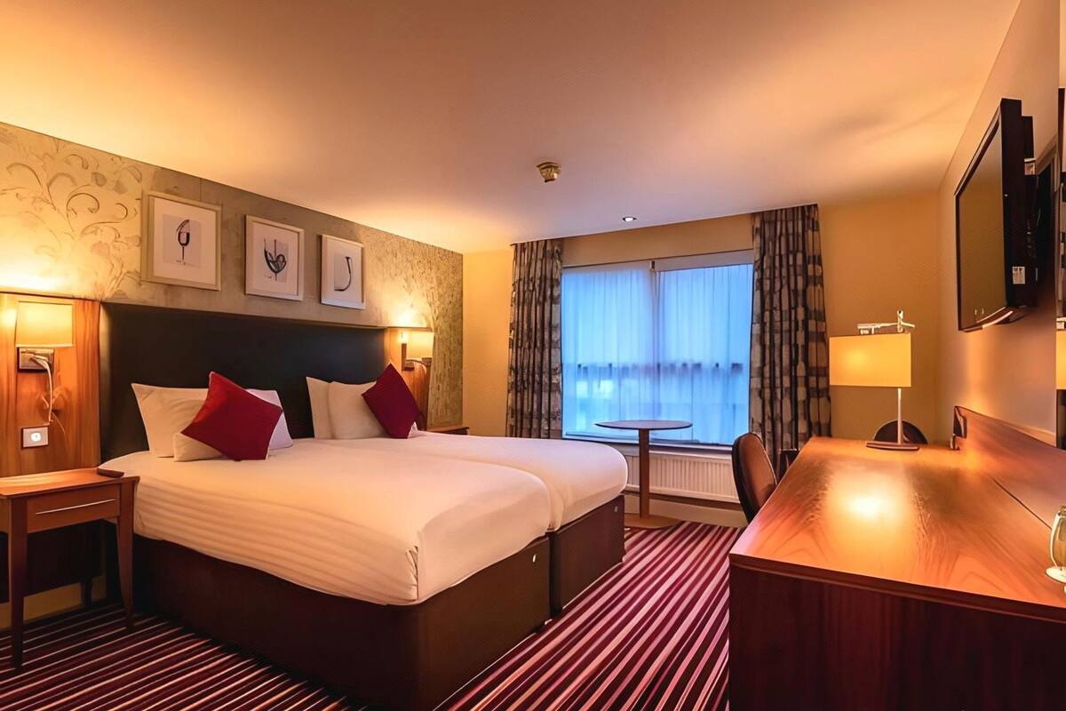 In-room safe, desk, laptop workspace, soundproofing