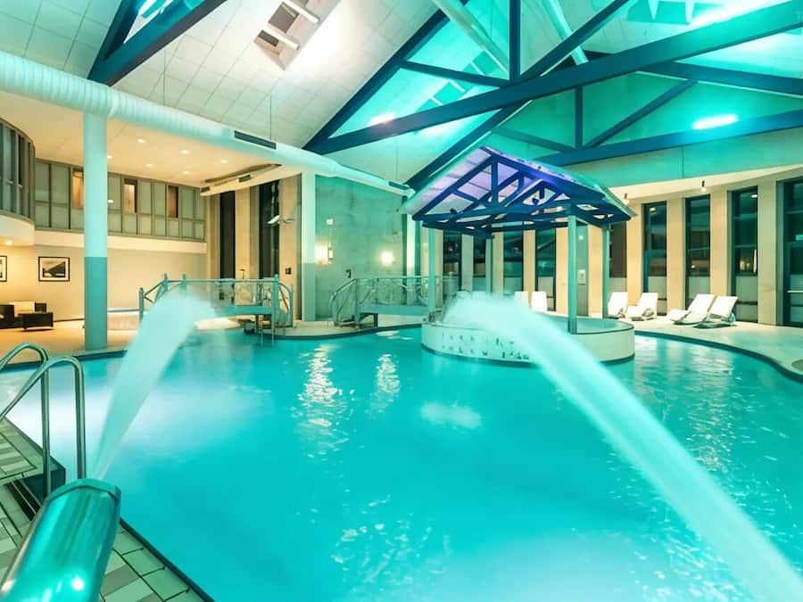 Indoor pool, pool loungers