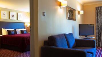 Caja de seguridad en la habitación y escritorio