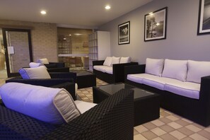Een sauna, een stoombad, lichaamsbehandelingen, hotstone-massages
