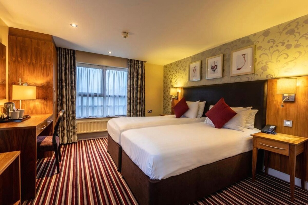 In-room safe, desk, laptop workspace, soundproofing