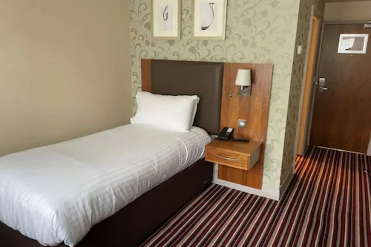 In-room safe, desk, laptop workspace, soundproofing