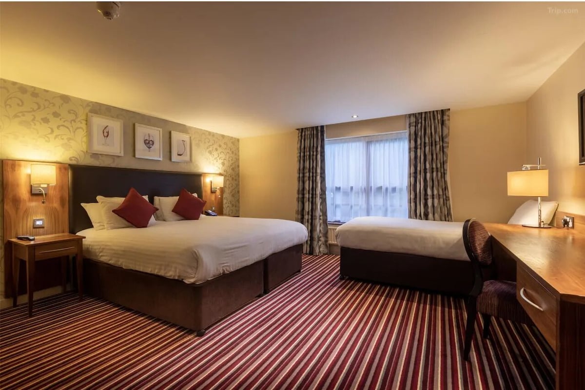 In-room safe, desk, laptop workspace, soundproofing