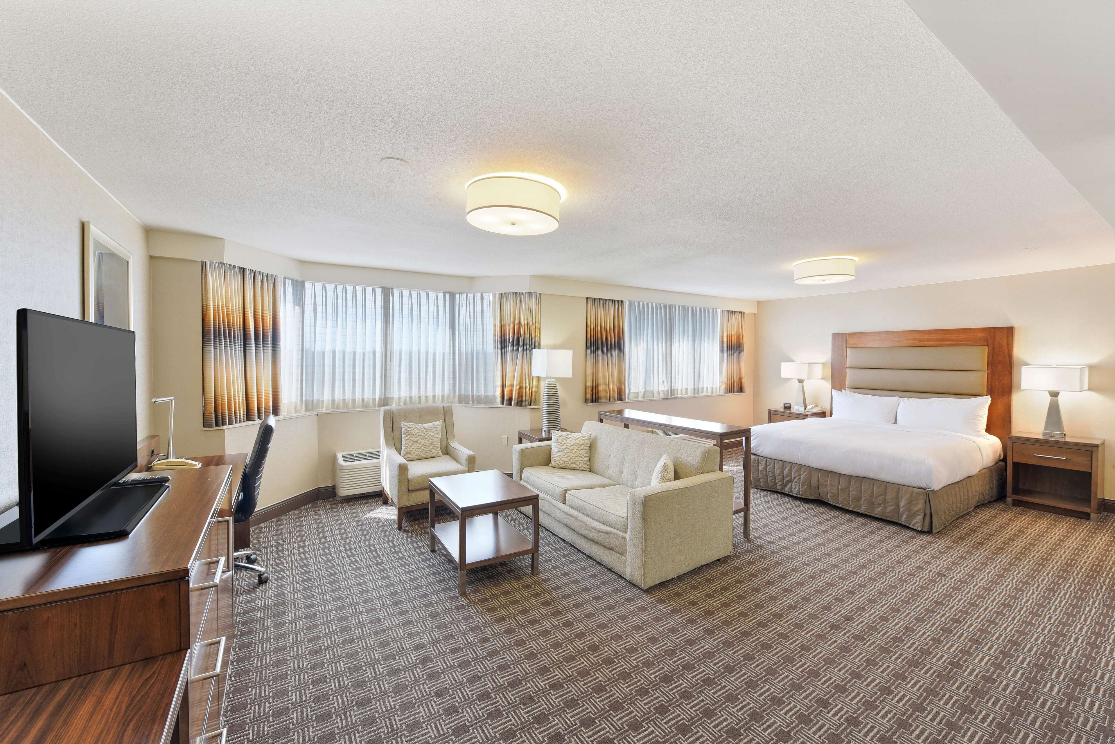 Hypo-allergenic bedding, in-room safe, blackout curtains, soundproofing