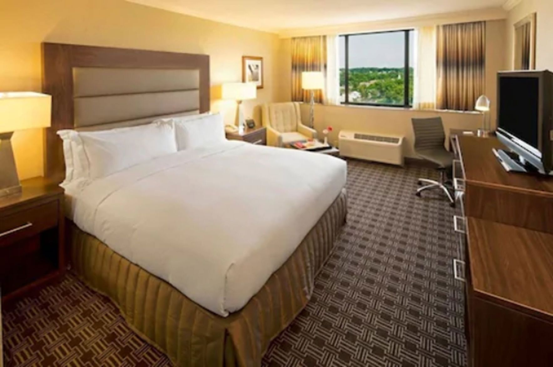 Hypo-allergenic bedding, in-room safe, blackout curtains, soundproofing