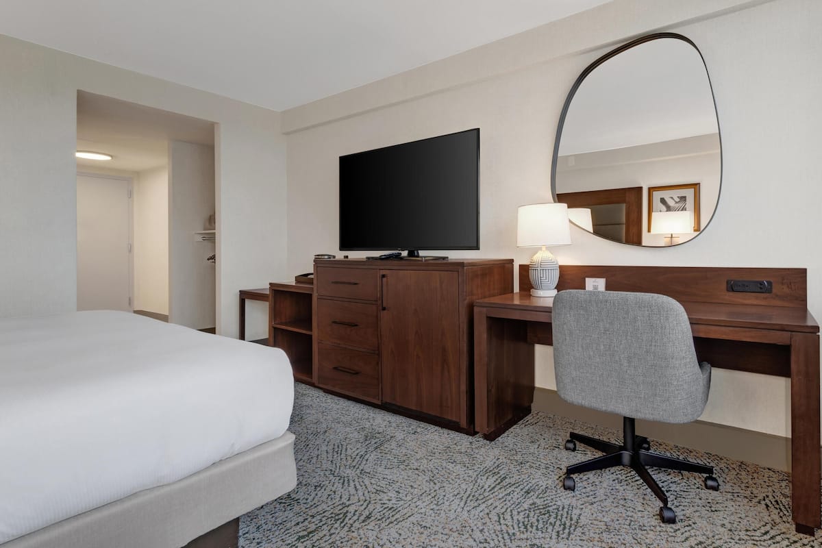 Hypo-allergenic bedding, in-room safe, blackout drapes, soundproofing