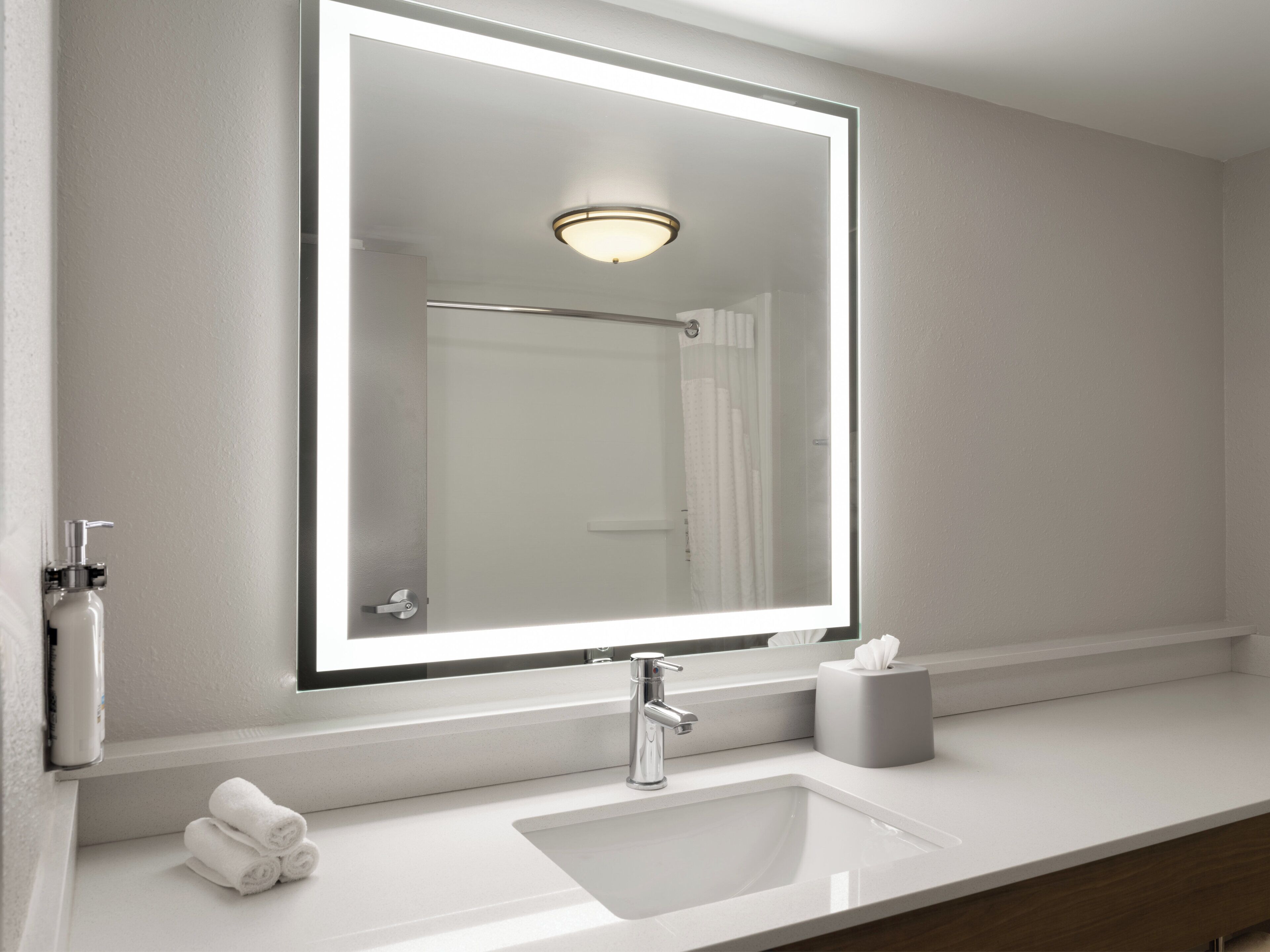 standard room, 1 king bed | bathroom | free toiletries, hair dryer, towels, soap