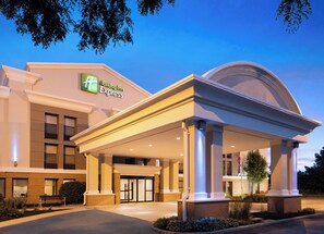 Exterior - Holiday Inn Express Indianapolis Airport by IHG (Plainfield)