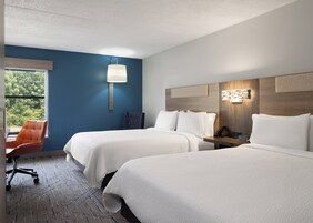Habitación estándar, 2 camas de matrimonio | Escritorio, cortinas opacas, tabla de planchar con plancha y wifi gratis