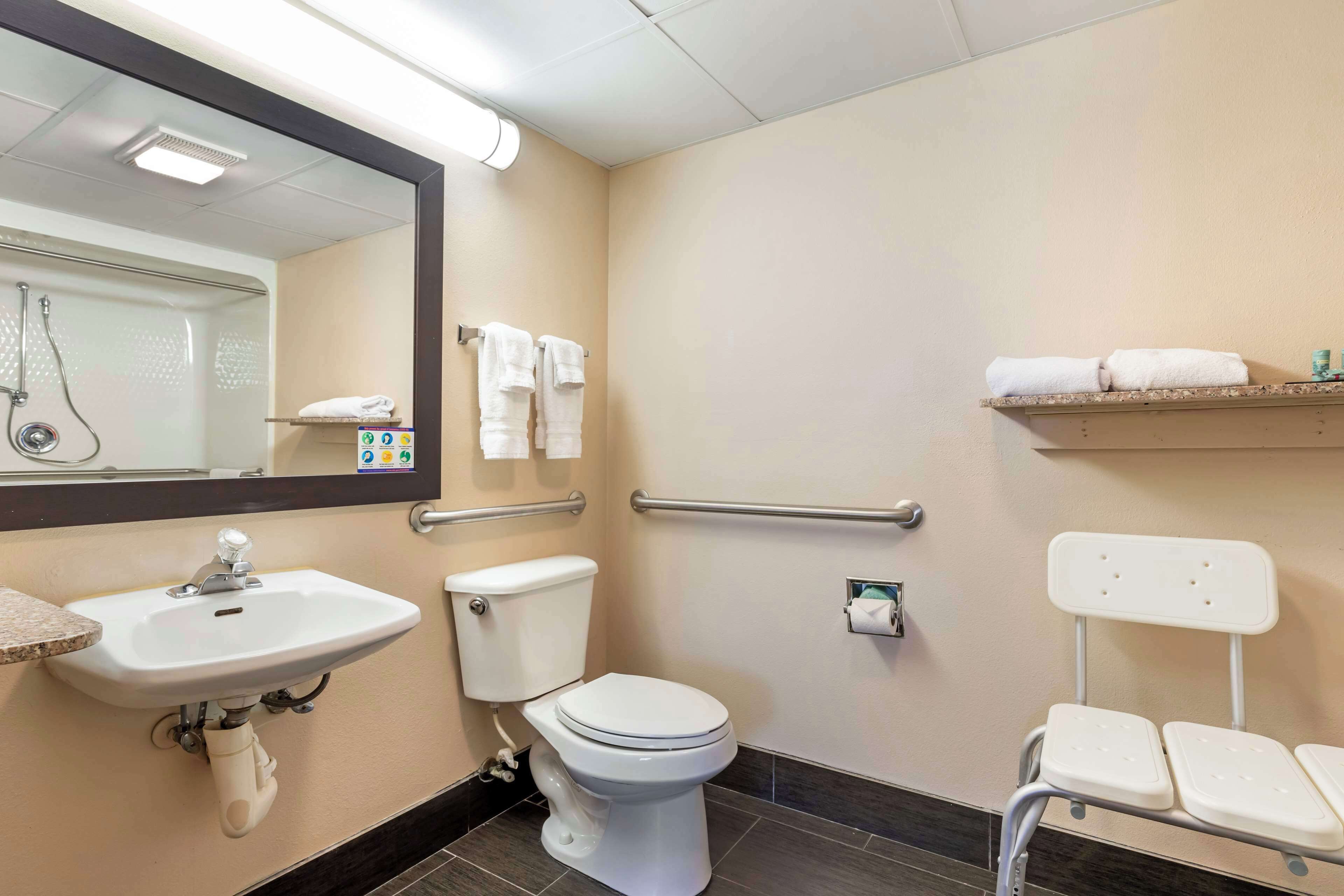 combined shower/bathtub, free toiletries, hair dryer, towels