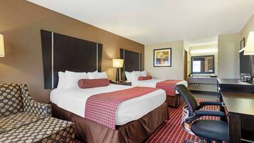 標準客房, 2 張加大雙人床, 非吸煙房, 冰箱和微波爐 | 舒適加層、書桌、筆電工作空間、遮光布/窗簾