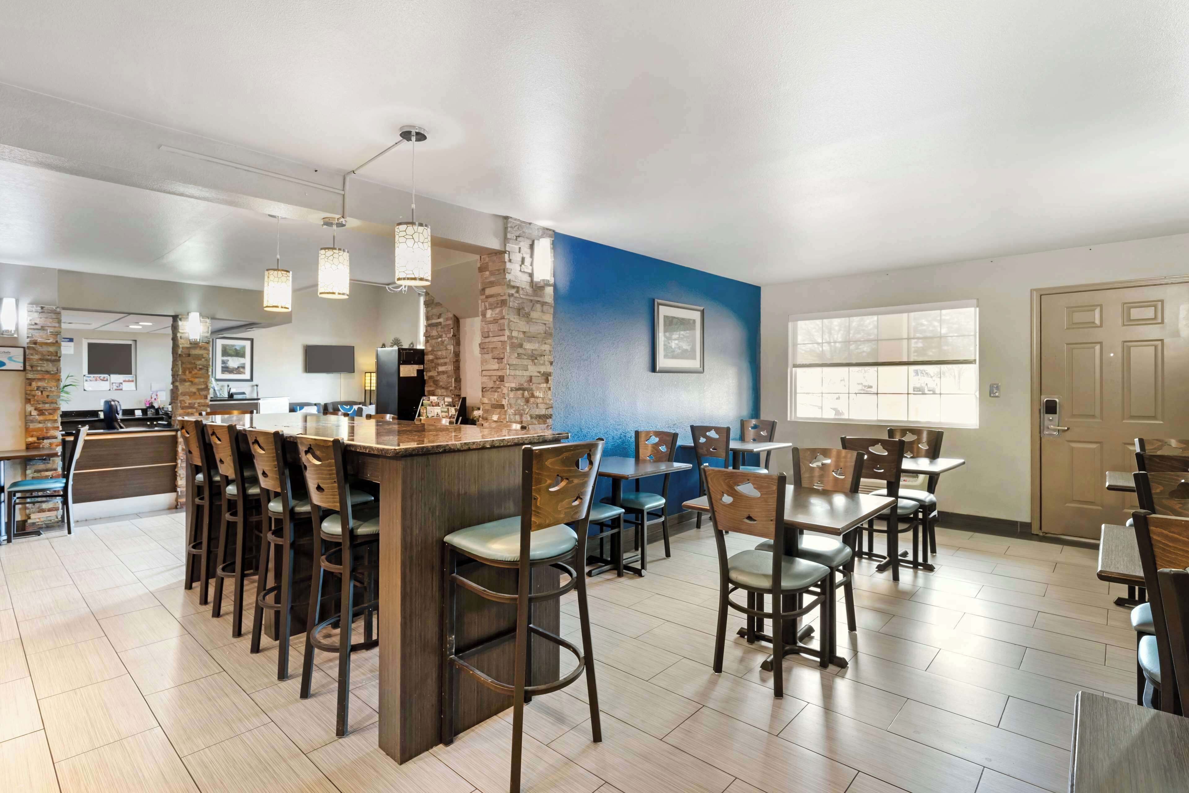 Free daily full breakfast 