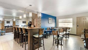 TĂ€gliches inbegriffenes groĂes FrĂŒhstĂŒck