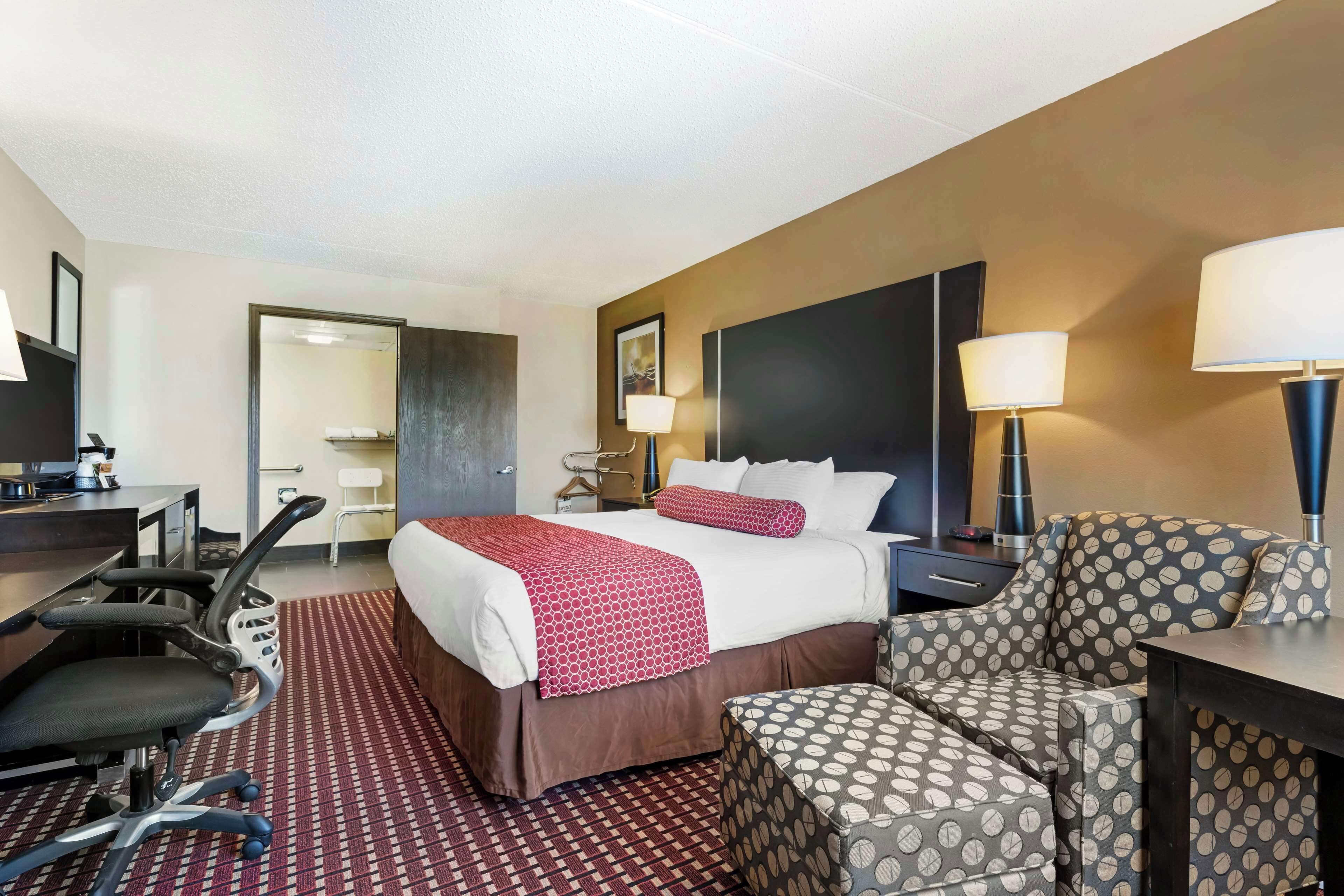 standard room, 1 king bed, accessible, refrigerator & microwave | 1 bedroom, pillow-top beds, desk, laptop workspace