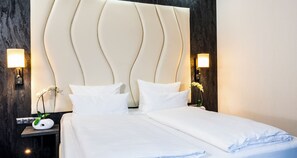 Premium-Zimmer, 2 Einzelbetten, Seeseite (with Sofabed)