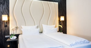 Premium-Zimmer, 2 Einzelbetten, Seeseite (with Sofabed)