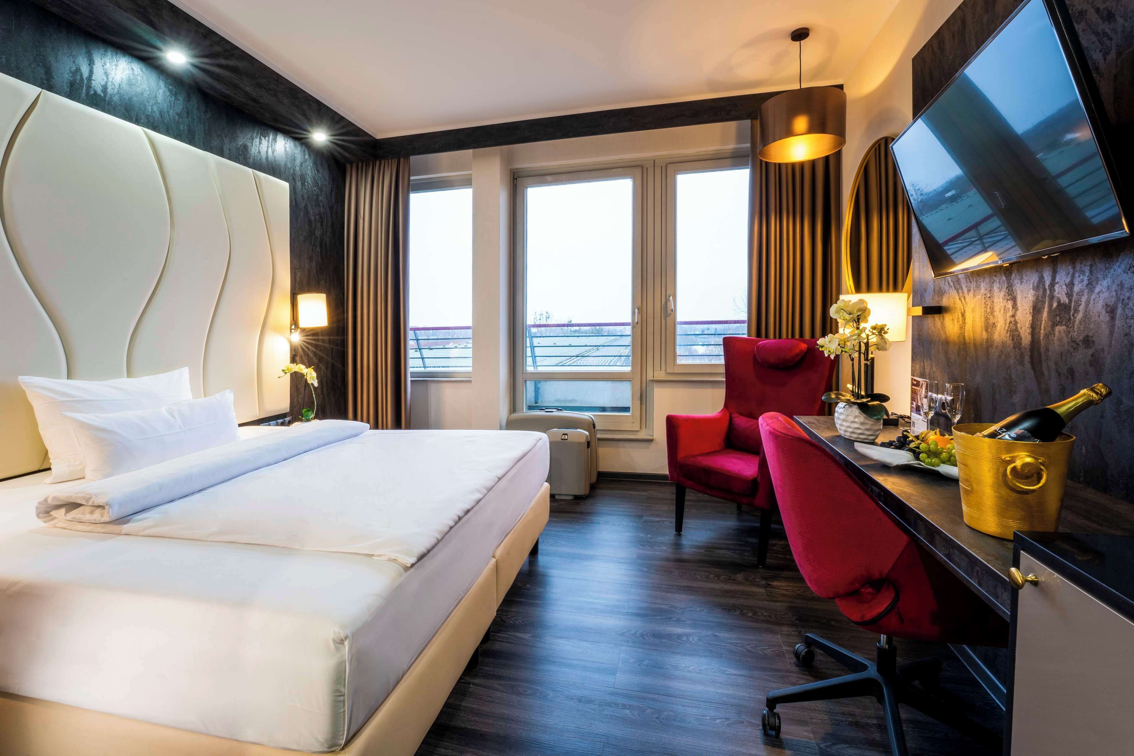 Laptop workspace, soundproofing, iron/ironing board, free WiFi