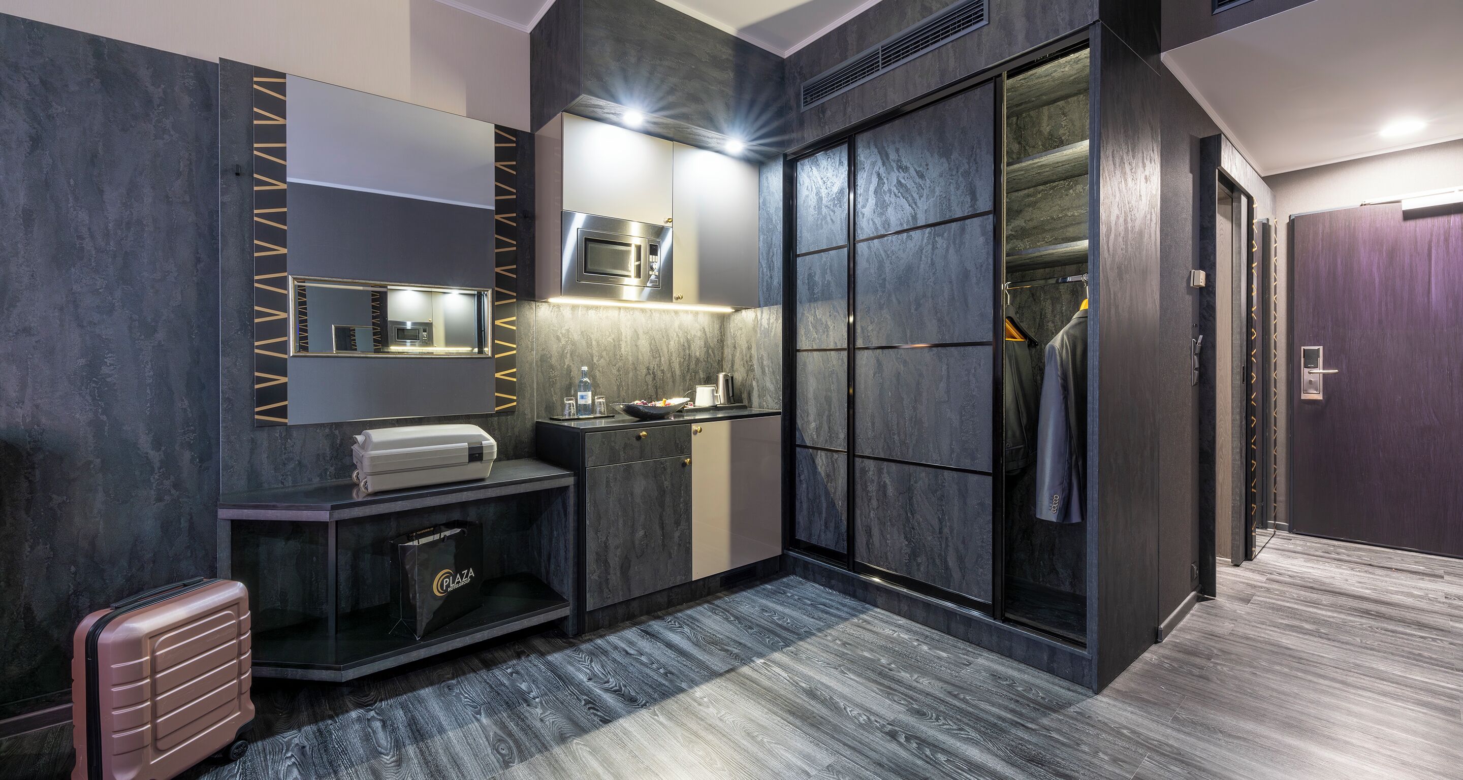 Espacio para trabajar con laptop y sistema de insonorización 