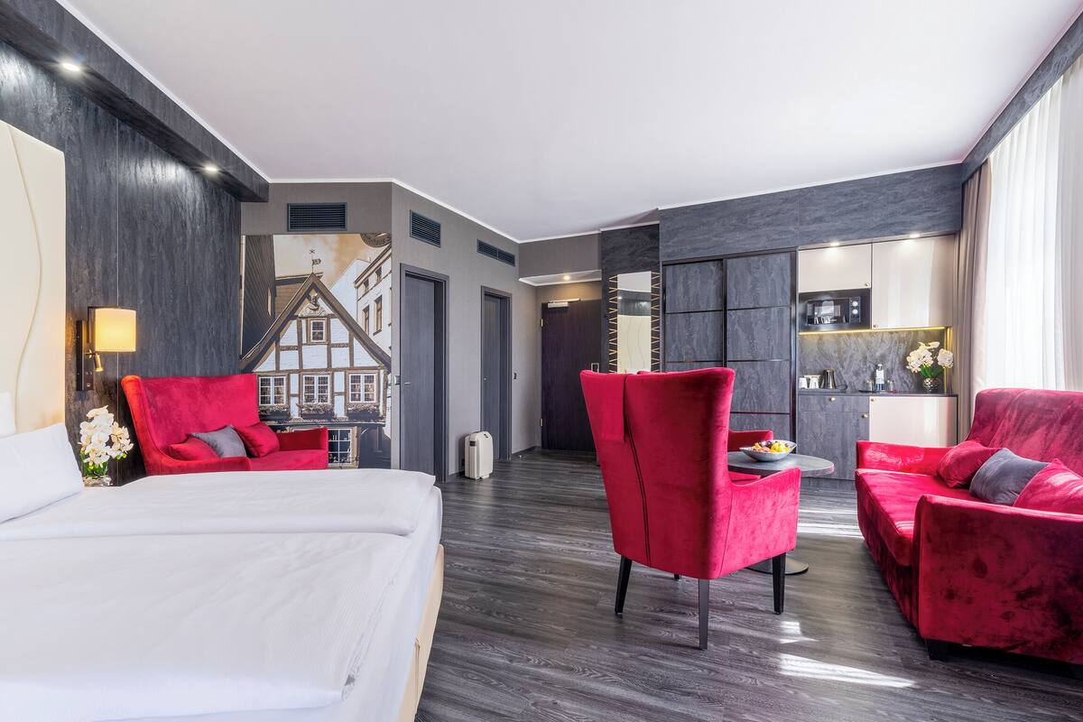 Suite – junior | Minibar, safe på rommet, skrivebord og skrivebord for bærbar PC