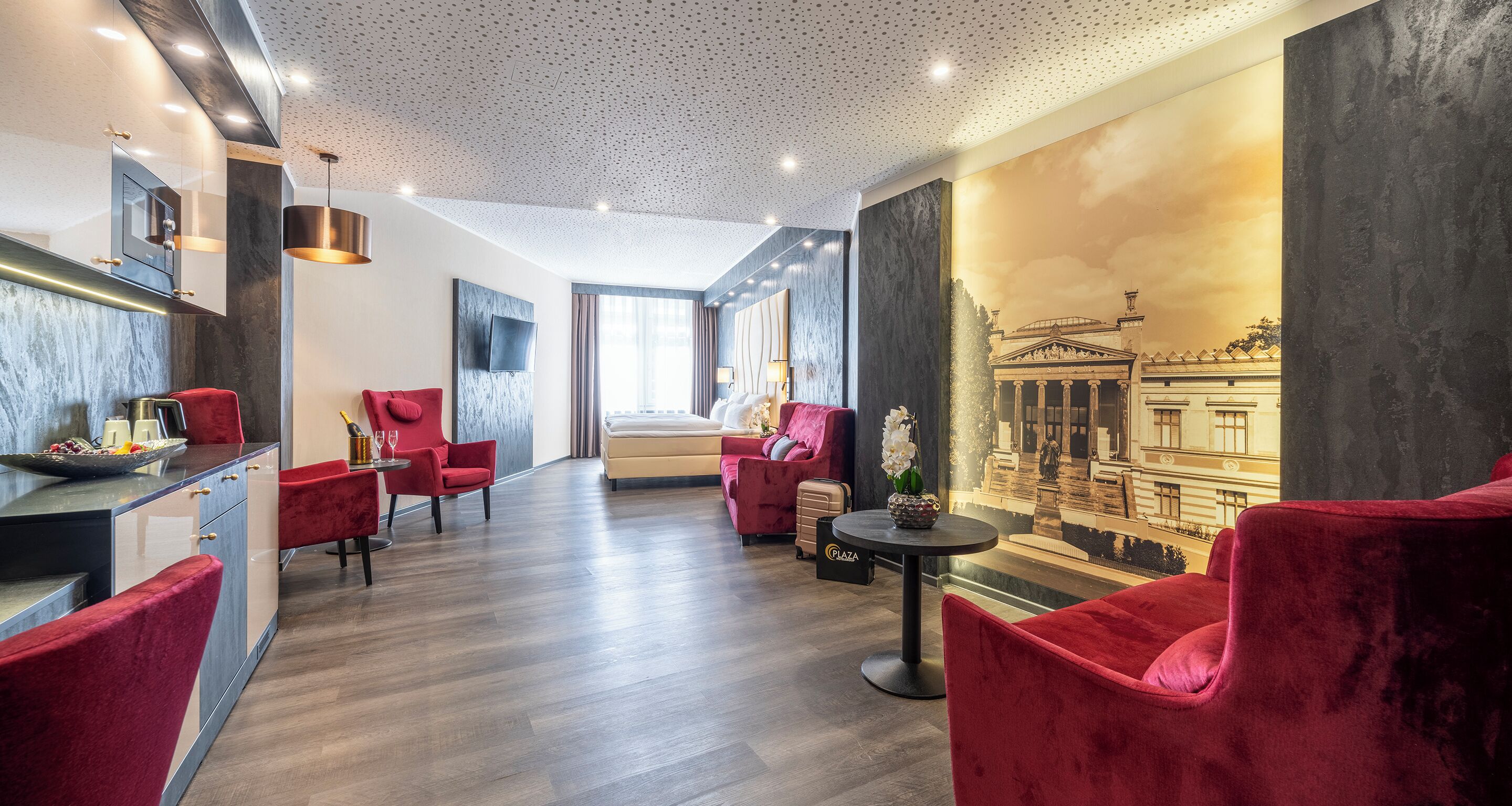 Dobbeltrom – premium | Minibar, safe på rommet, skrivebord og skrivebord for bærbar PC