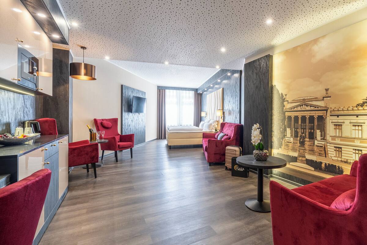 Dobbeltrom – premium | Minibar, safe på rommet, skrivebord og skrivebord for bærbar PC