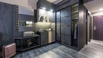 Premium Doppelzimmer Seeseite | Minibar, Zimmersafe, Schreibtisch, laptopgeeigneter Arbeitsplatz