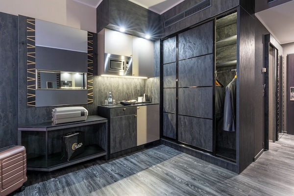 Premium Double Room (Lake Side) | Minibar, in-room safe, desk, laptop workspace