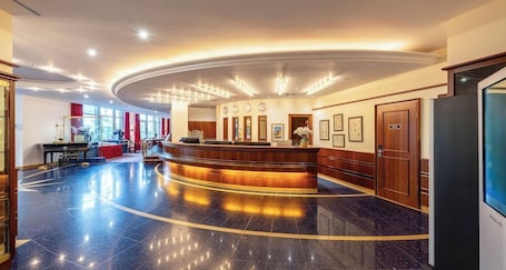 Lobby. PLAZA Premium Schwerin
