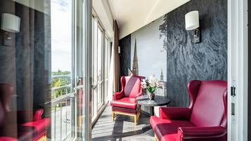 Junior-Suite | Minibar, Zimmersafe, Schreibtisch, laptopgeeigneter Arbeitsplatz