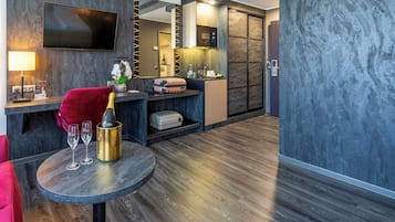 Doppelzimmer Komfort | Minibar, Zimmersafe, Schreibtisch, laptopgeeigneter Arbeitsplatz