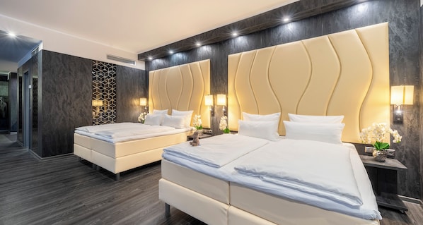 Chambre Prestige, 2 lits jumeaux (with Sofabed) | Espace de travail pour ordinateurs portables, système d’insonorisation