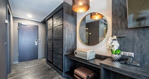 Standard Room for Single Use | Minibar, in-room safe, desk, laptop workspace - PLAZA Premium Schwerin (Schwerin)