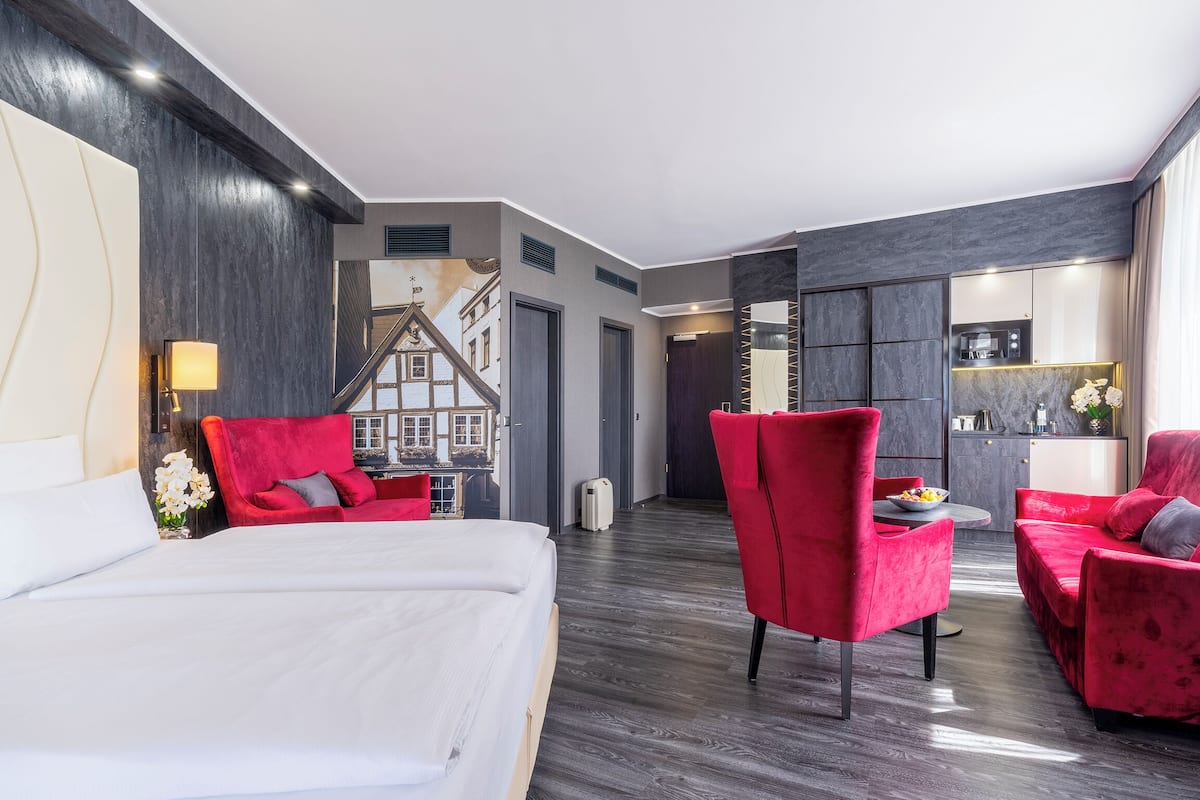 Suite Junior, 2 lits jumeaux, vue sur le lac (with Sofabed) | Espace de travail pour ordinateurs portables, système d’insonorisation
