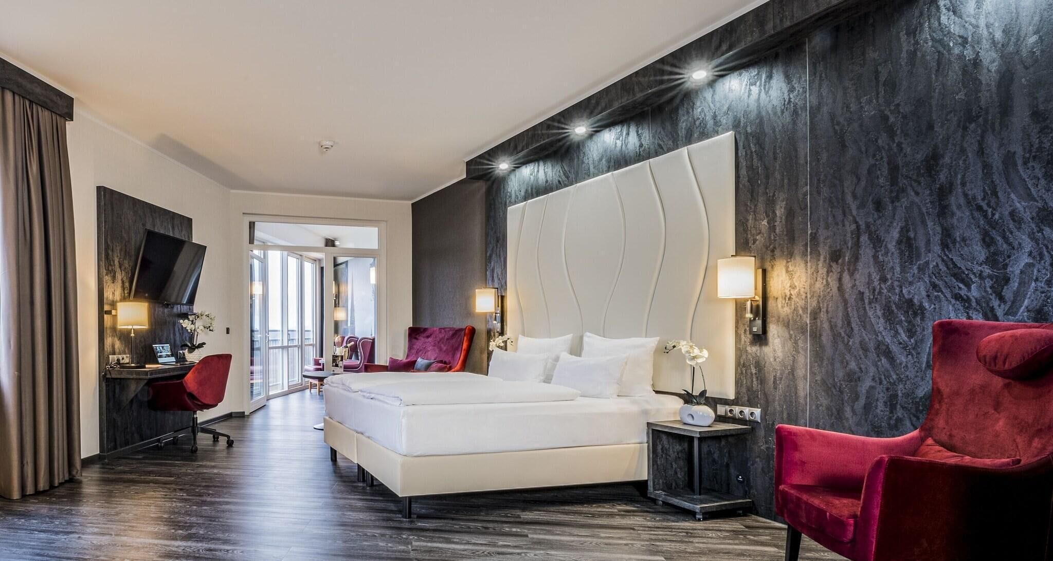 Laptop workspace, soundproofing, iron/ironing board, free WiFi