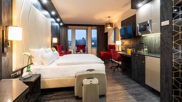 Laptop workspace, soundproofing, iron/ironing board, free WiFi