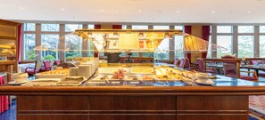 Desayuno buffet diario (EUR 19.00 por persona)