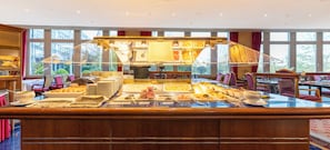 Desayuno buffet diario (EUR 19.00 por persona)