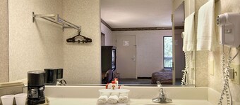 Super 8 by Wyndham Ruther Glen Kings Dominion Area