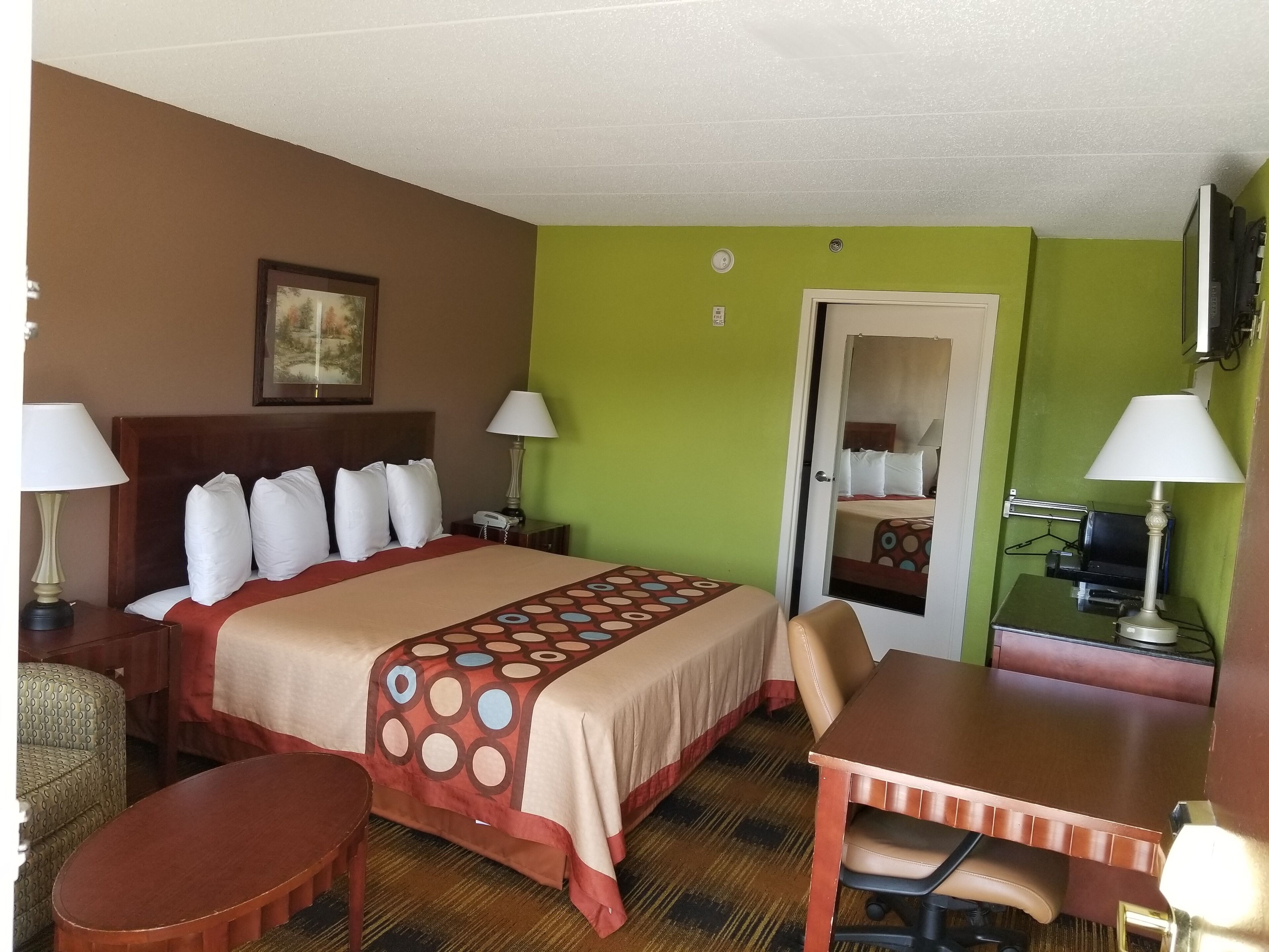 Meja, langsir/tirai gelap terus, seterika/papan seterika, Wi-fi percuma 