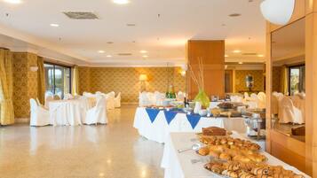 Petit déjeuner buffet servi tous les jours en supplément